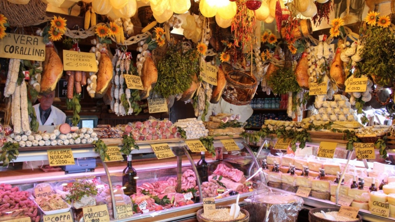 vitrine-GOURDON-min_norcia_butchery_cold_cuts-342231